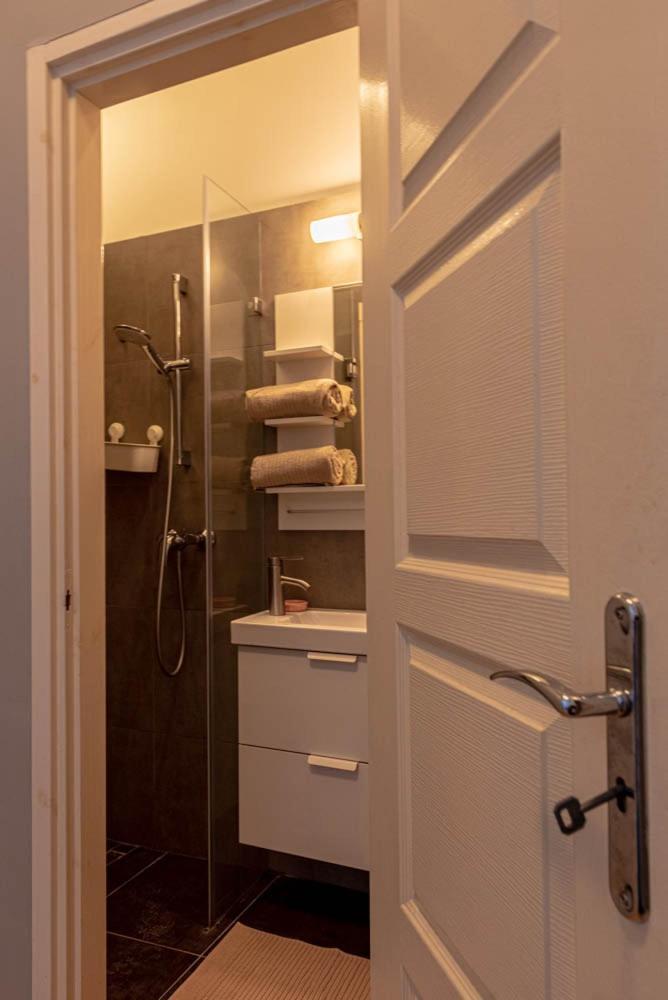 Maria Topfive With Free Private Parking Apartman Budapest Kültér fotó