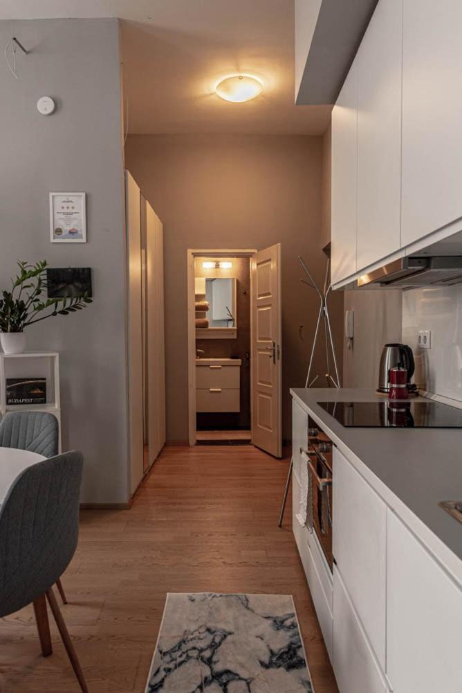 Maria Topfive With Free Private Parking Apartman Budapest Kültér fotó